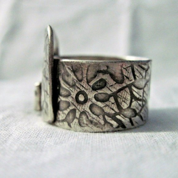 Handmade Sterling Silver Garnet Cigar band Ring - Picture 2 of 7
